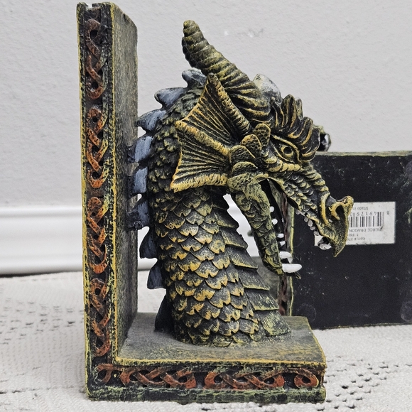 Fierce Dragon Head Bookends Ornate Medieval Fantasy Decor Heavy Resin Gothic Set - Picture 10 of 13